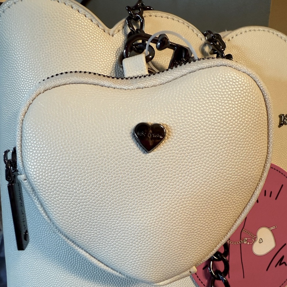 Betsey Johnson NWT Cream XOX Tote Shoulder Bag With Removable Heart Pouch (P105) - Picture 8 of 10